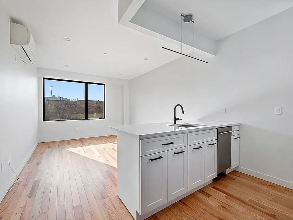 1st image of 1950 Amsterdam Ave #1B