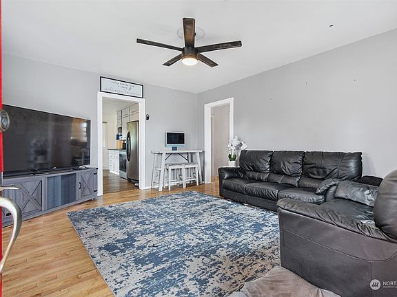 3rd image of 3514 Fawcett Avenue