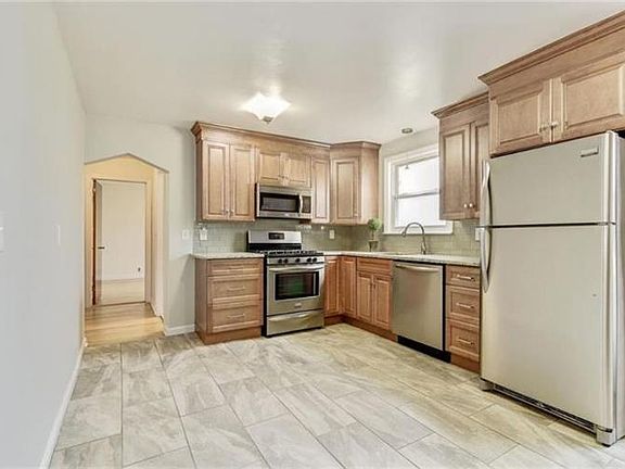 4th image of 92 Catskill Ave
