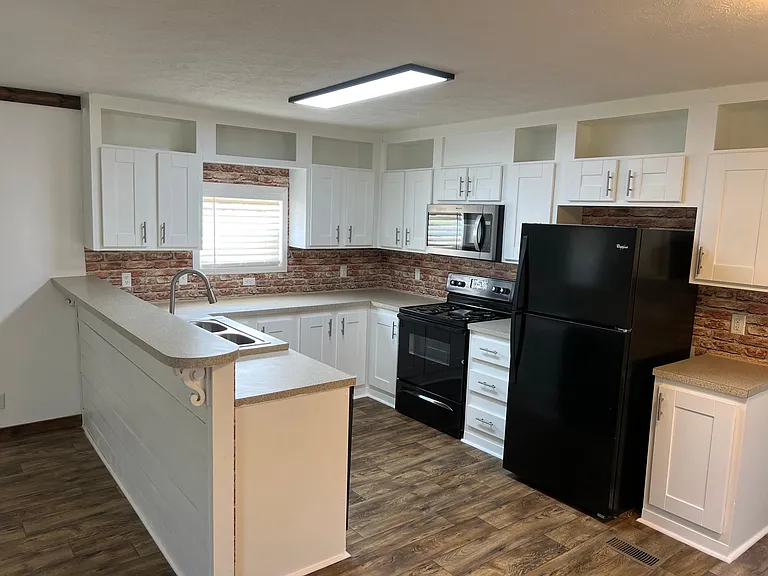 1444 San Saba St — Photo 5