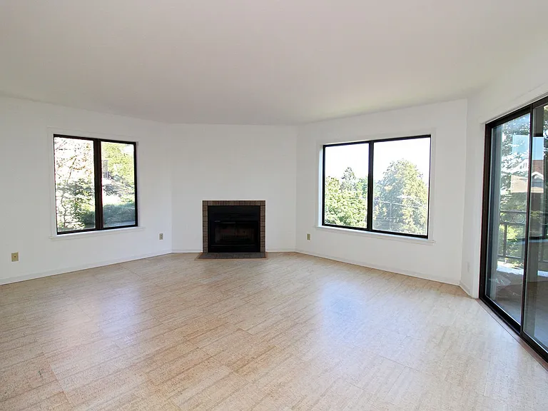 1320 SW Hall St #202 — Photo 7