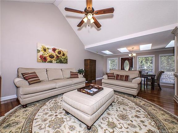 5th image of 916 Brittany Ct