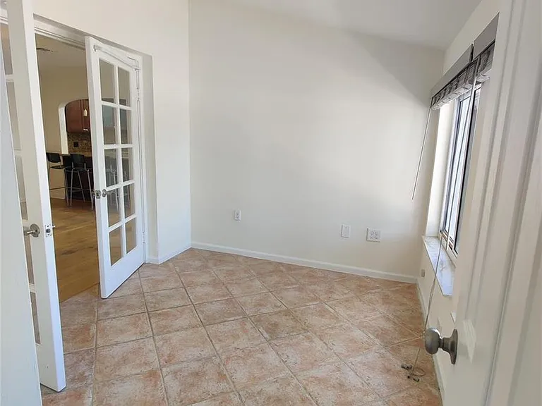 733 NE 18th Ave — Photo 15