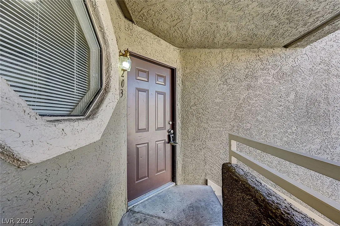 1 bed, 1.0 bath, 841 sqft, $1,225 — Photo 2