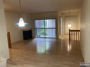 531 Windsor Dr #303, Palisades Park, NJ 07650