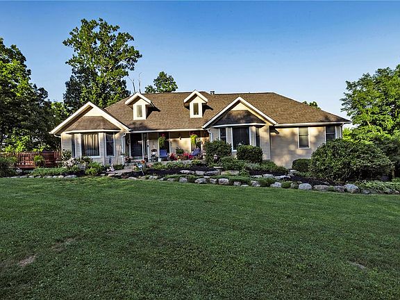 4th image of 70 Carolee Ln