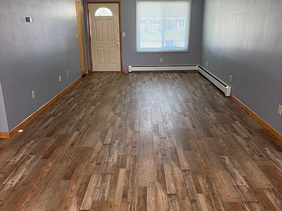 3rd image of 471 Rainbow Cir #2