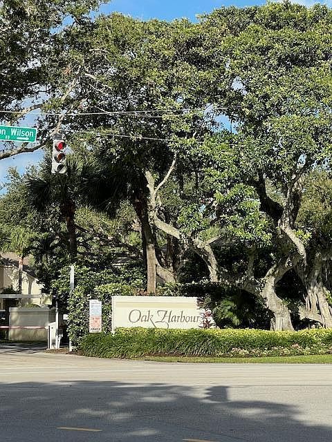 1st image of 424 Coral Cove Dr