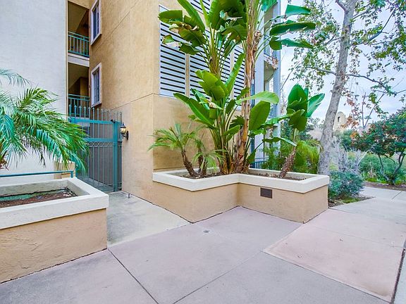 3rd image of 2220 Camino De La Reina Unit 111