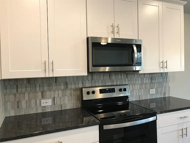 1806 Canyon Ln — Photo 4
