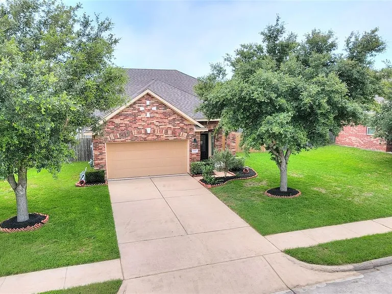 1508 Brook Hollow Dr — Photo 1