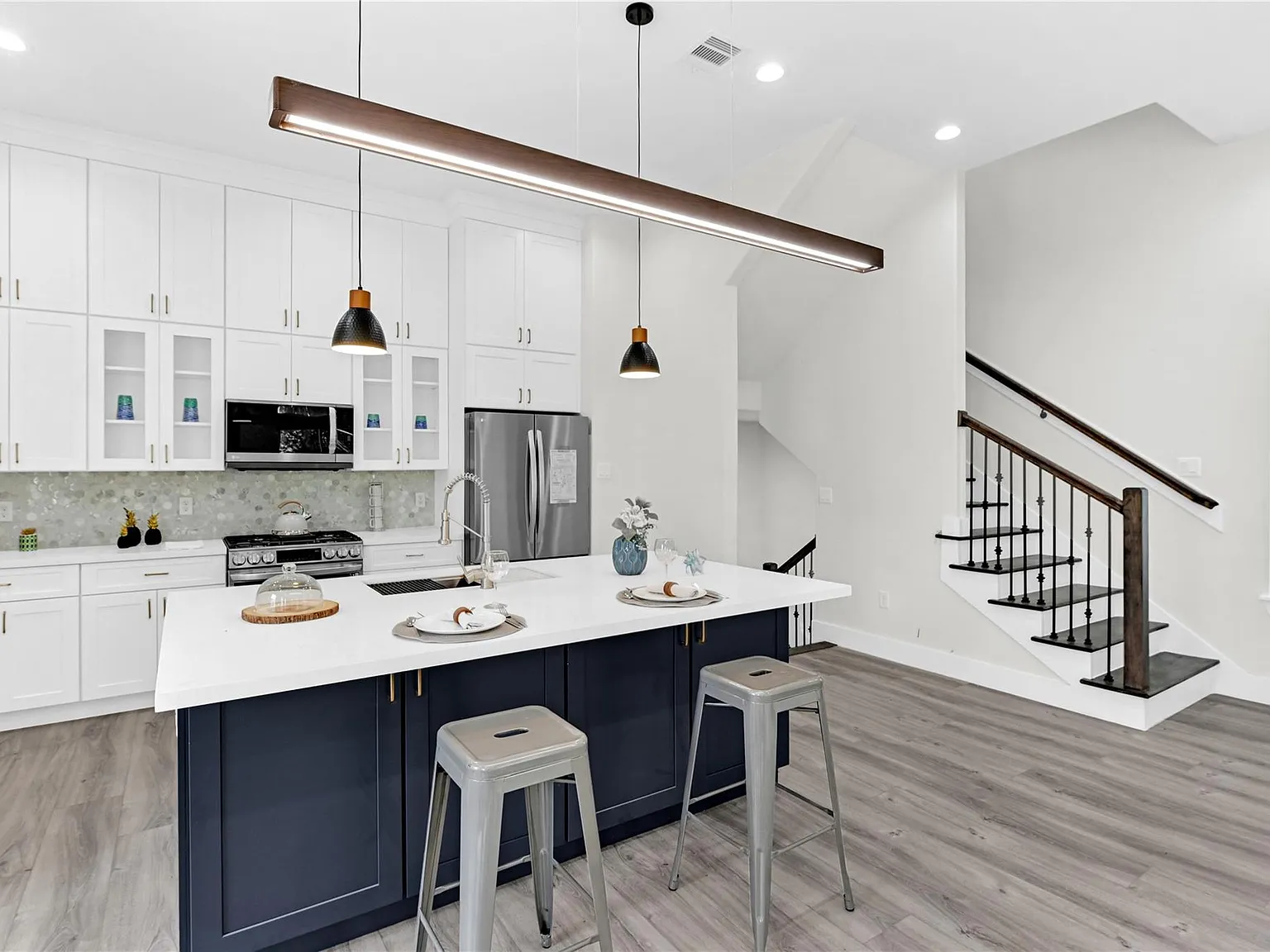 3 bed, 3.5 bath, 2418 sqft, $3,000 — Photo 3