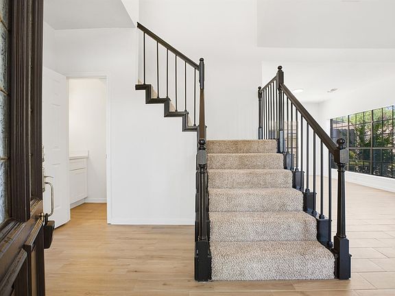 4th image of 18319 Oakhampton Dr