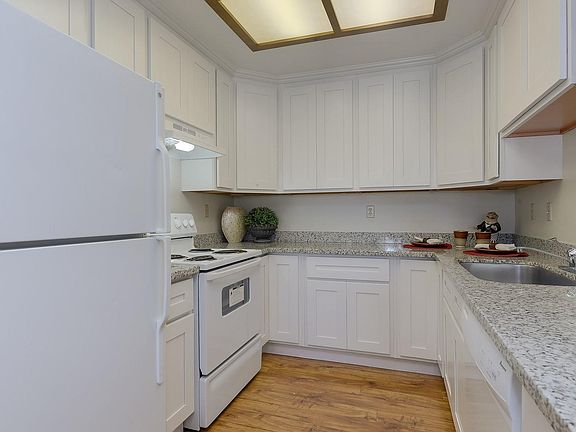 2nd image of 447 Costa Mesa Ter