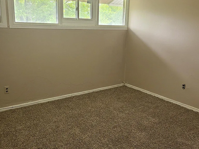 8083 Manor St — Photo 4