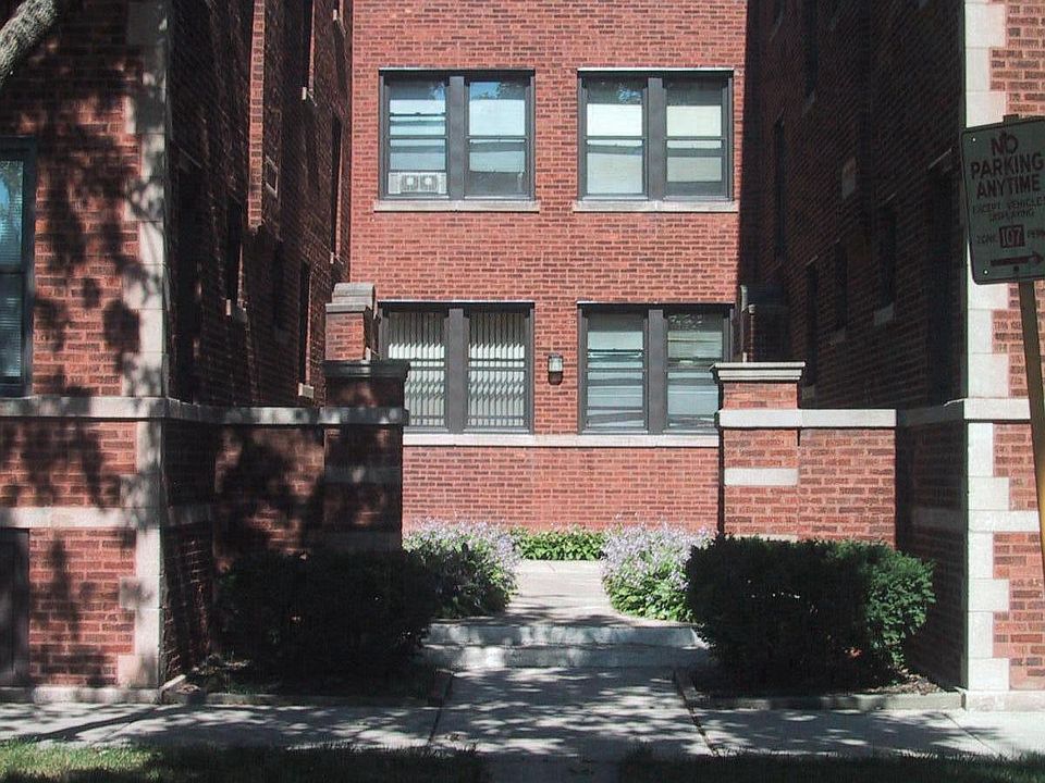 1st image of 3610 W Sunnyside Ave #2