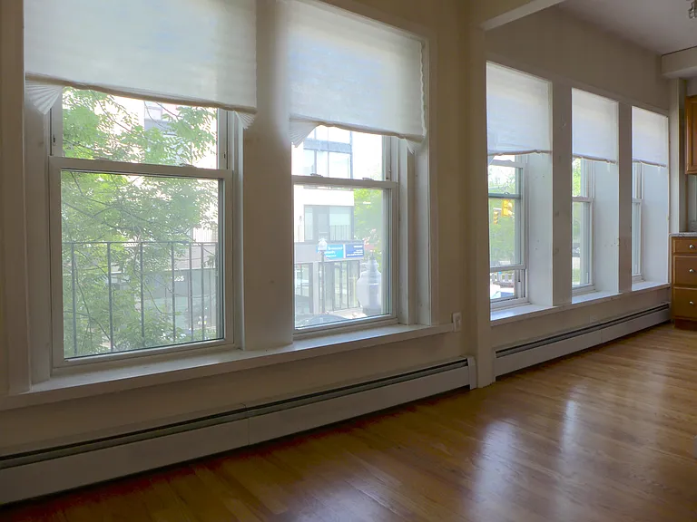 1096 Cambridge St — Photo 1