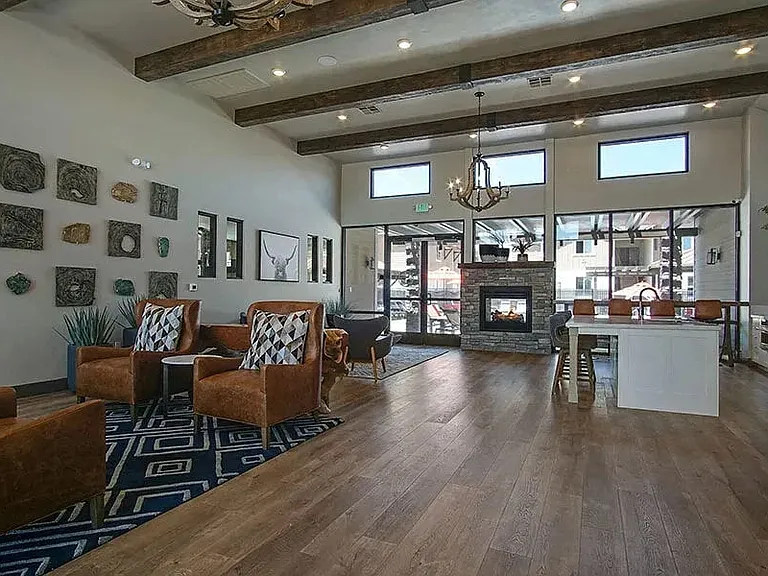 Silverado Apartments — Photo 13