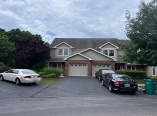 31 Oak Leaf Ln, East Stroudsburg, PA 18301