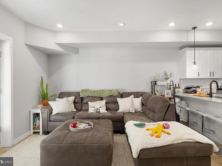 919 N 15th St #1R — Photo 3