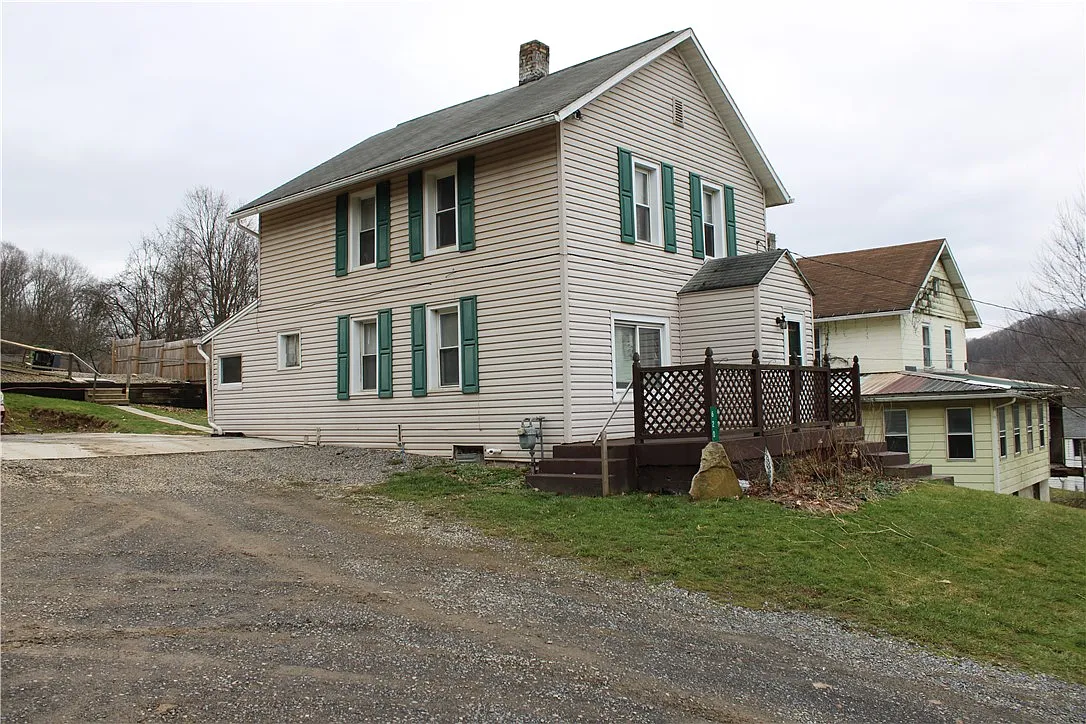 620 1st St photo 1
