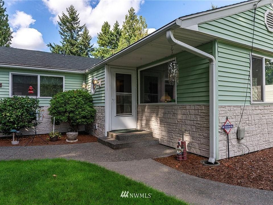 1st image of 10924 74th Ave E