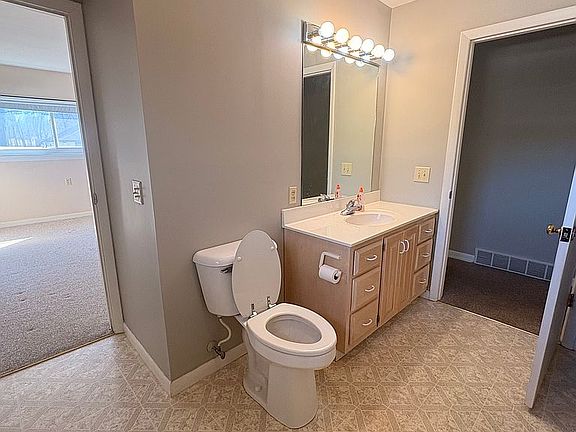 Spacious bathroom