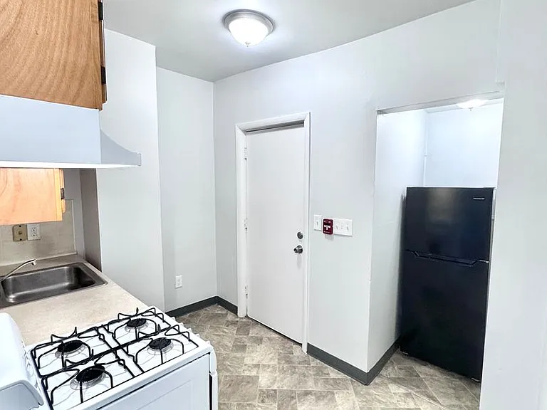 1401 Washington St — Photo 9