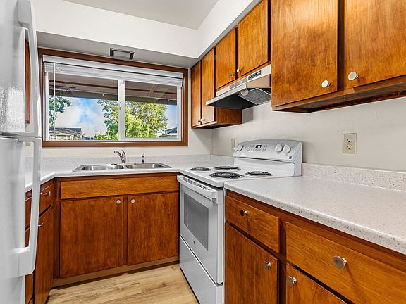 2nd image of 2947 SE Washington St