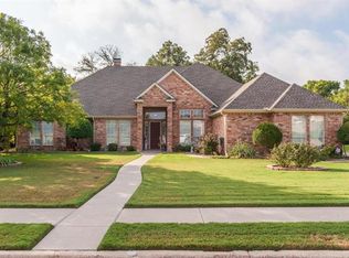1810 Plum Creek Dr, Midlothian, TX 76065