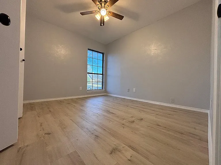 7921 Freeland Dr — Photo 9