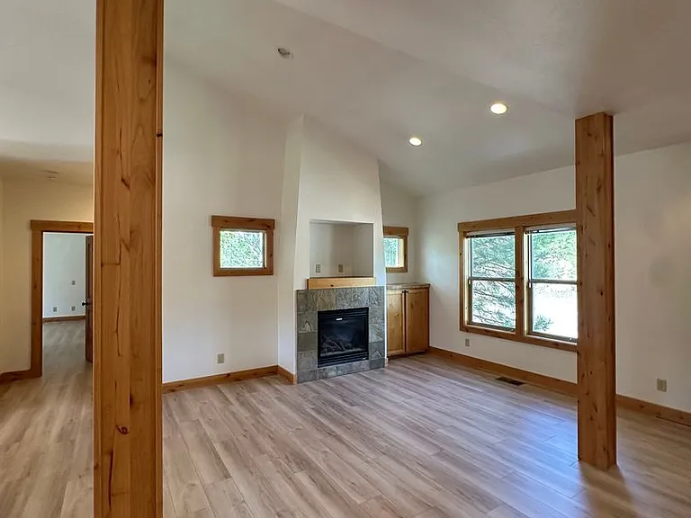 115 NW Mount Washington Dr — Photo 4