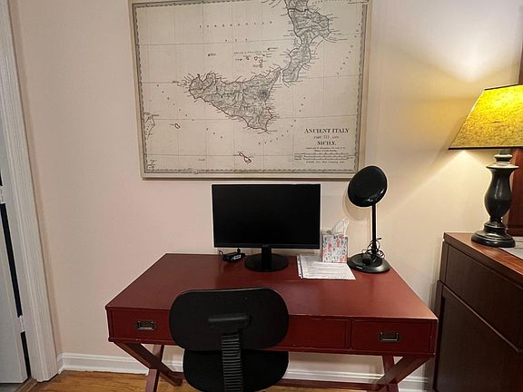 Desk for teleworking/working