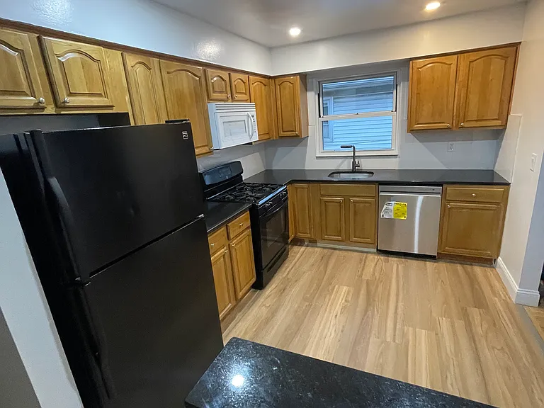 160 Laconia Ave #2 — Photo 3