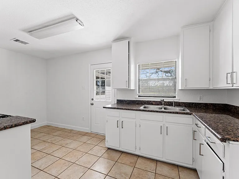 5326 Newkirk Ln — Photo 9