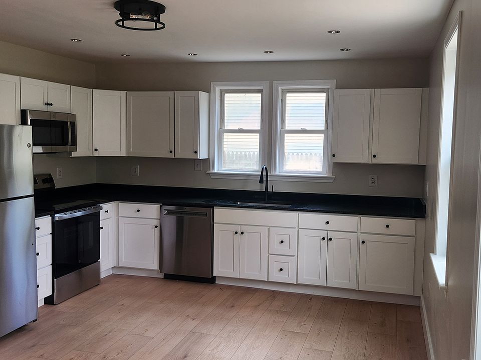 1st image of 87 Main St #87