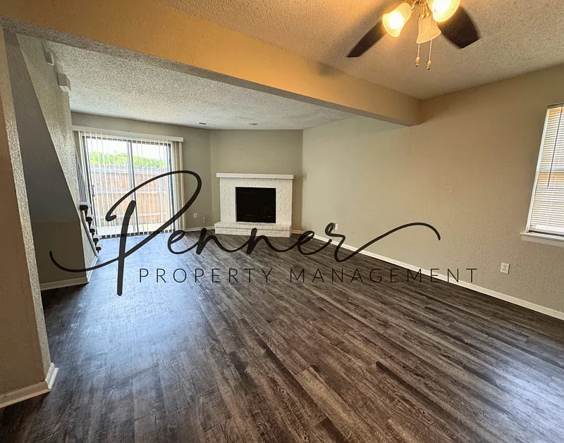3 bed, 1.5 bath, 1160 sqft, $1,650 — Photo 2