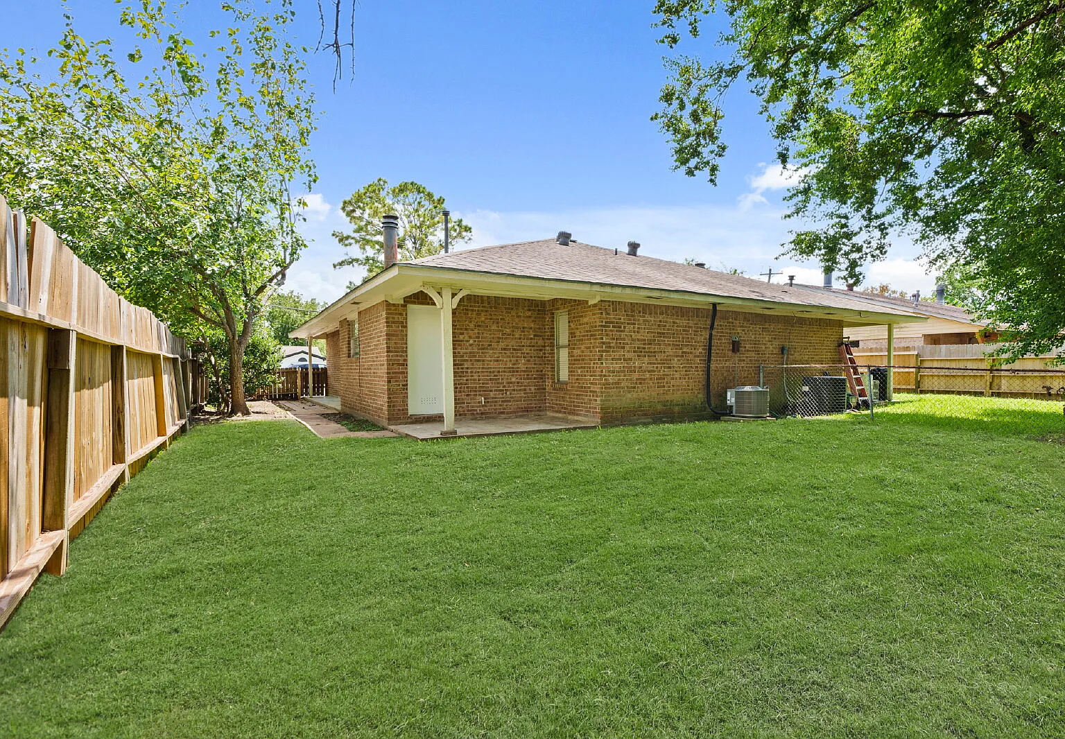 3 bed, 1.5 bath, 1155 sqft, $1,650 — Photo 1
