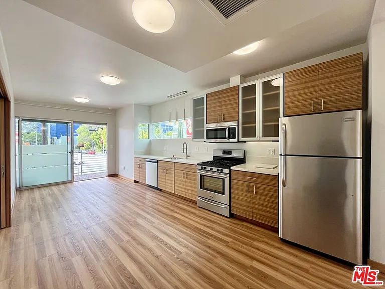 505 N San Vicente Blvd — Photo 1