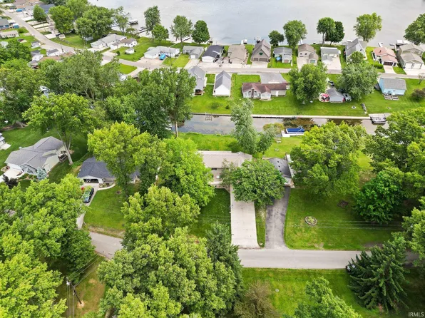 1243 E 790 S, Wolcottville, IN 46795