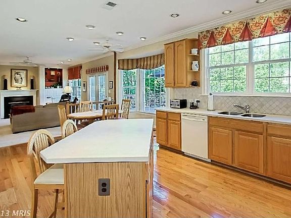 5th image of 7813 Thornfield Ct