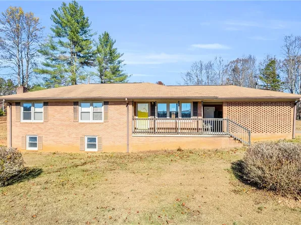 835 Oconee Creek Rd, Walhalla, SC 29691