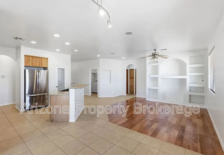 1933 W Tanya Trl — Photo 4