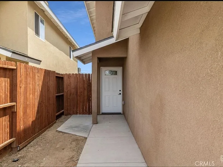 1413 Oregon St — Photo 2