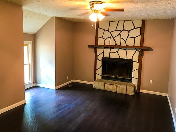 4th image of 555 Grant Ford Dr
