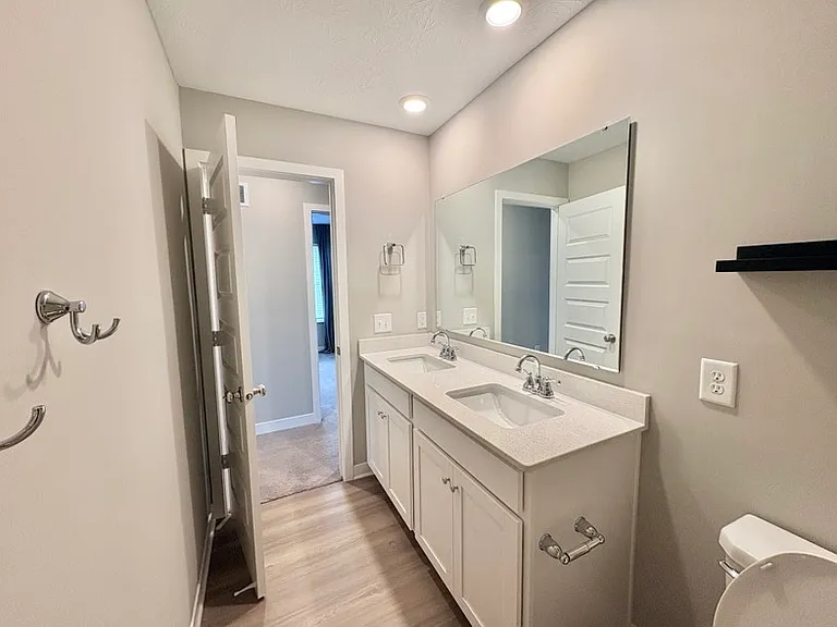 3694 Locust Dr — Photo 31