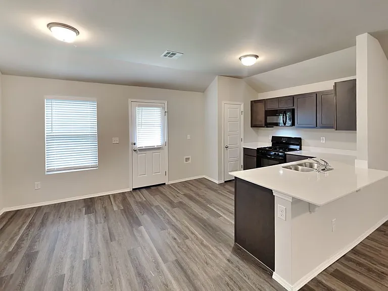 1432 Dustin Dr — Photo 8