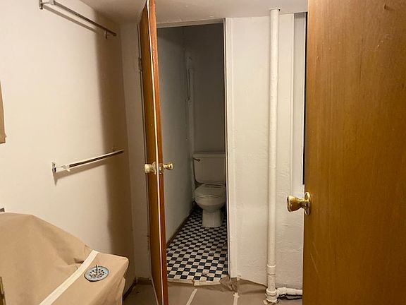 5th image of 223 E 10th St APT 6