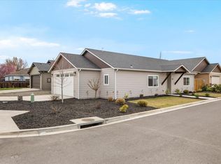 305 Moody Ln, Medford, OR