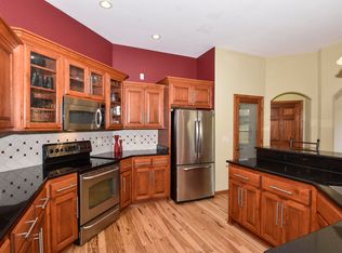 W273N1531 Lakefield Dr, Pewaukee, WI 53072